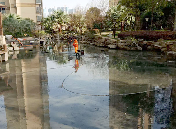 阿尔山景观池淤泥清理